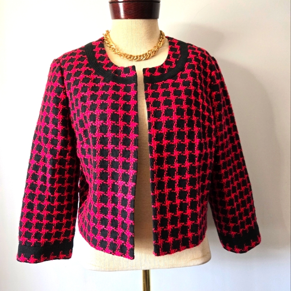 Karl Lagerfeld Cropped Tweed Pink and Black Open Front Jacket. Size Large
